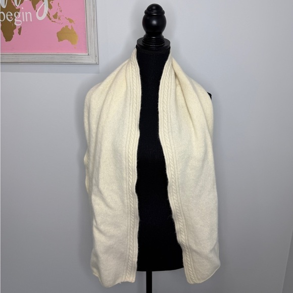Morgan Taylor Lambwool Blend Beige Scarf - Picture 2 of 7